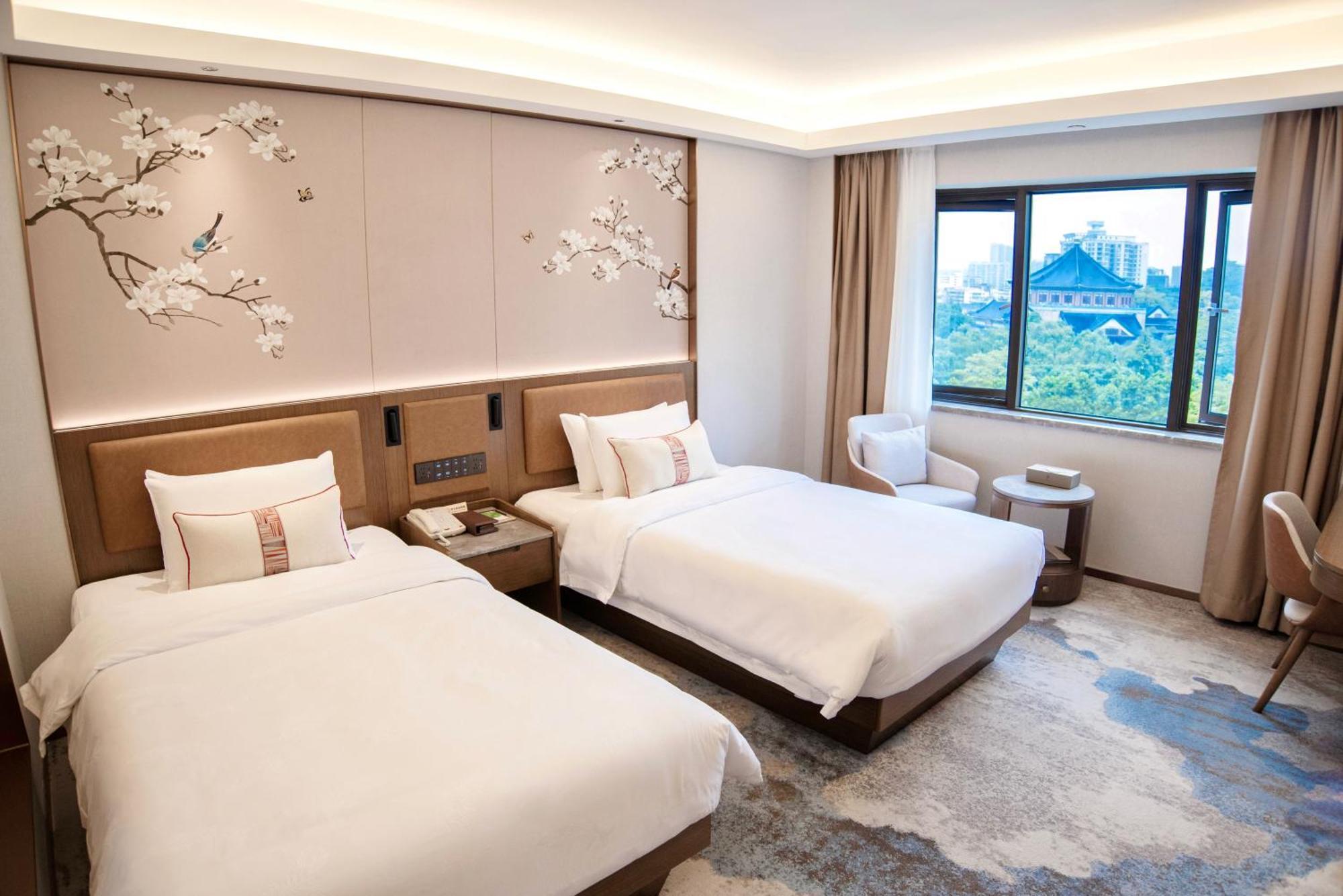 Guangdong Hotel-Free Shuttle & Registration Counter Service During Canton Fair Exterior photo